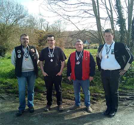 de gauche à droite. Guegan patrice, Guegan geoffroy, Pinaud thierry et D'hervé émilien. Médaillés. Guegan patrice, Guegan geoffroy, Pinaud thierry et D'hervé émilien.